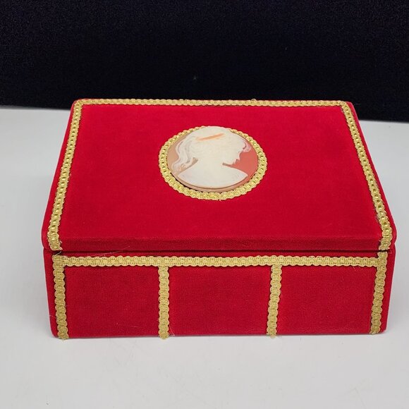 Vintage Musical Cameo Jewelry Box Red & Gold Velvet Inner Tray 9"x6"x4" - Picture 4 of 10